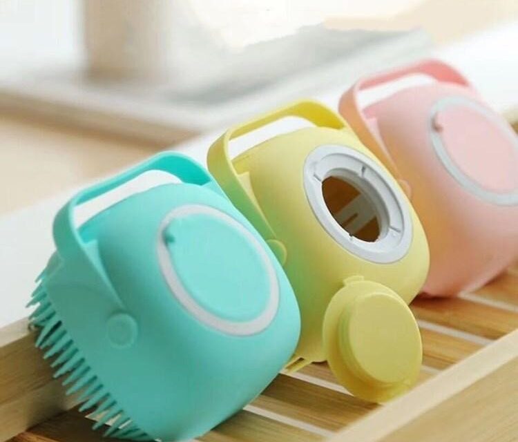 Escova De Silicone Para Banho PETS/ Massagem Com Dispenser Para Shampoo